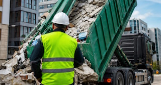Вывоз строительного мусора в Гатчине: услуги лицензированной компании — ПроМусор